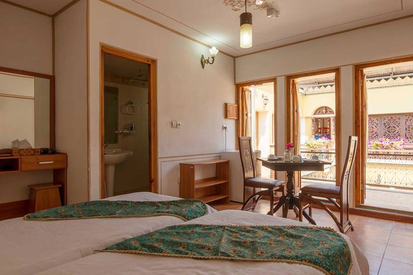 اتاق دو تخته توئین هتل طلوع خورشید اصفهان